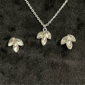 EUC - Crystal Leaf Earrings and Necklace in Silvertone